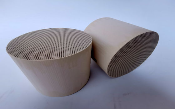 Khí thải ô tô Chất xúc tác ba chiều cho khí thải ô tô 600 750 900 CPSI