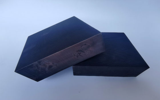 Xe chạy xăng Chất liệu nền xúc tác tổ ong Alumina Euro 4 5 6