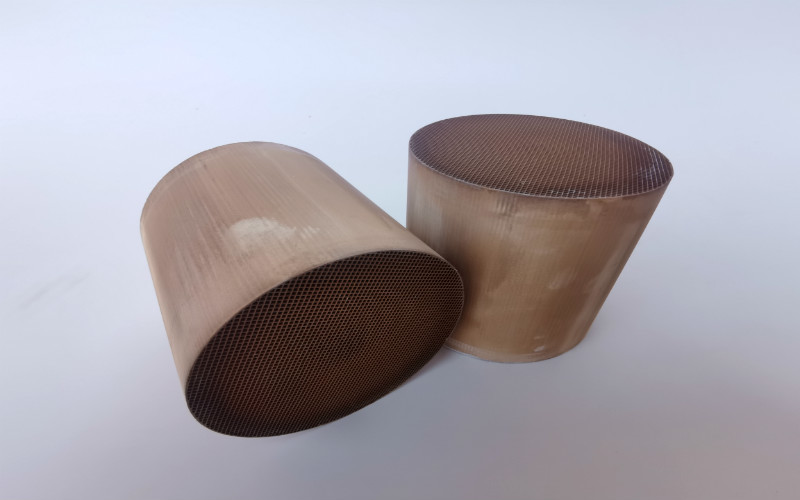 Alumina Honeycomb Monoliths Chất xúc tác Euro III IV V VI cho bộ chuyển đổi xúc tác
